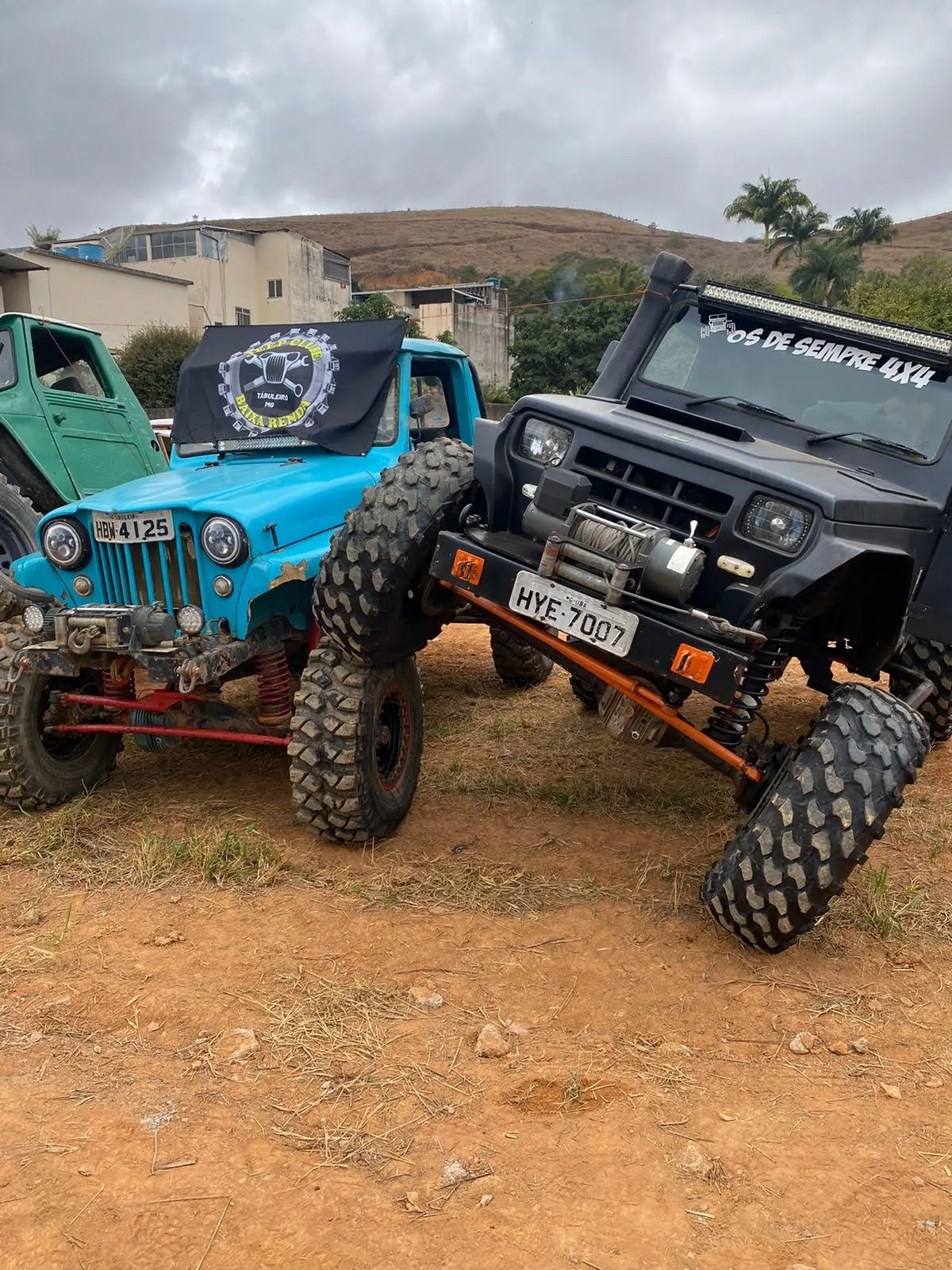 Veículos off-road equipados com pneus GodShot