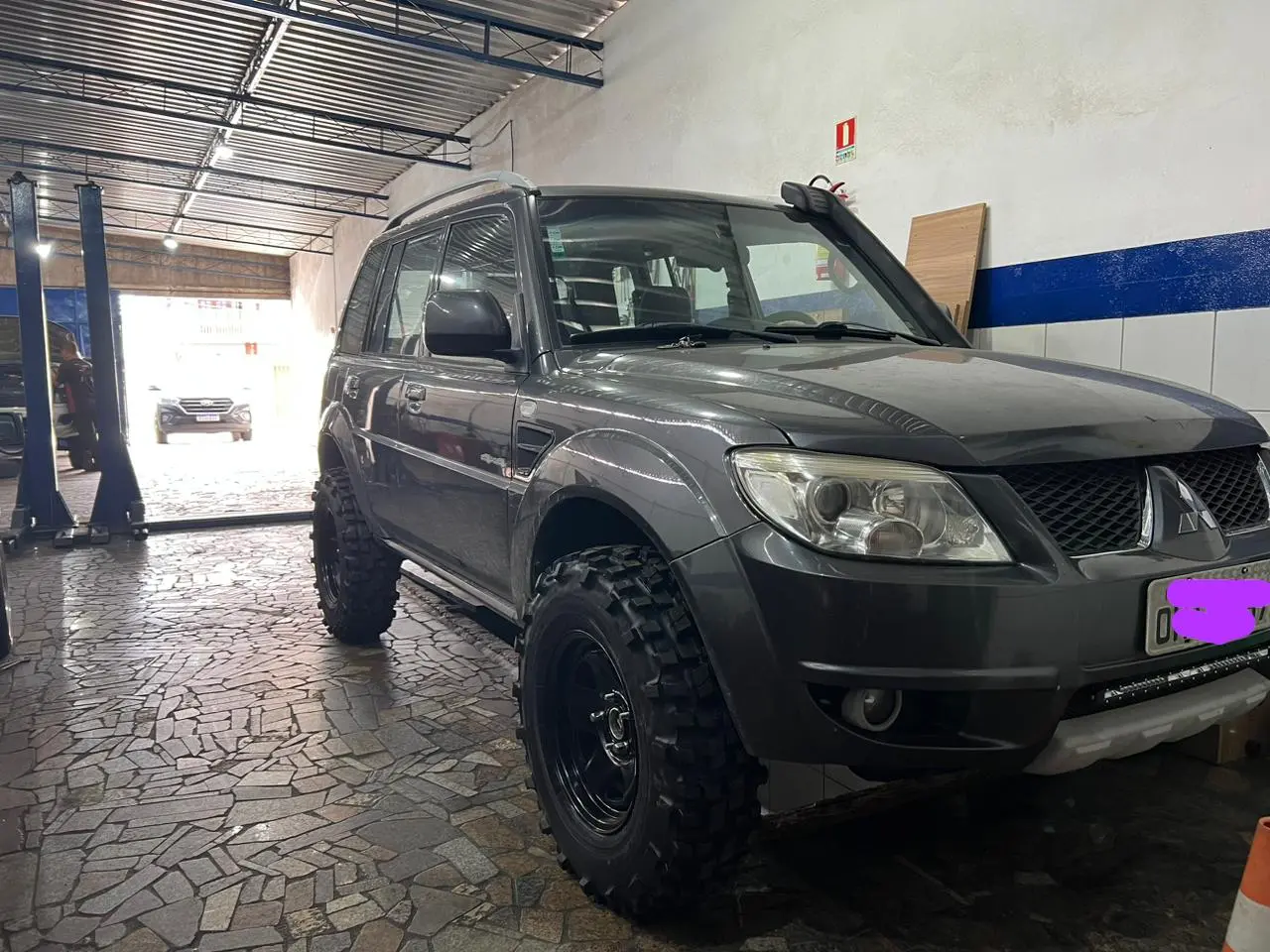 Mitsubishi Pajero TR4 equipado com pneus Mamute